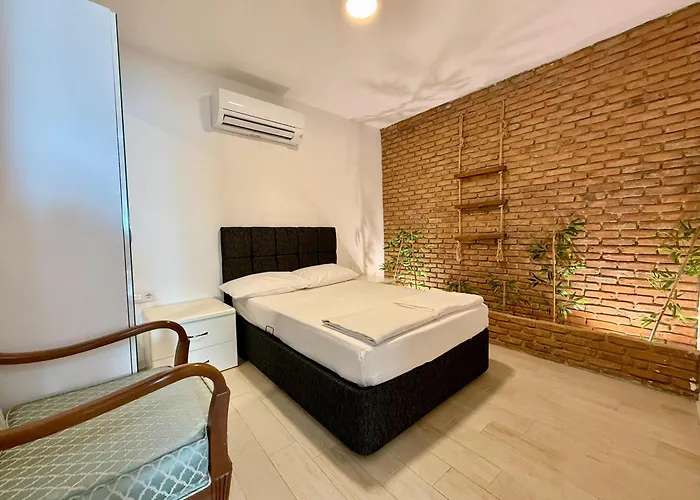 Merkezde Denize Sifir Plajli Ev Apartman Bodrum