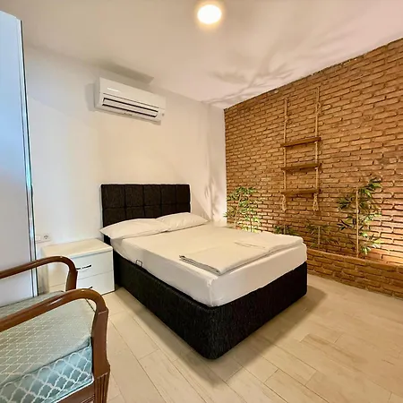 Merkezde Denize Sifir Plajli Ev Apartament Bodrum