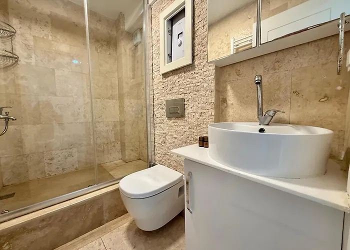 Merkezde Denize Sifir Plajli Ev * בודרום